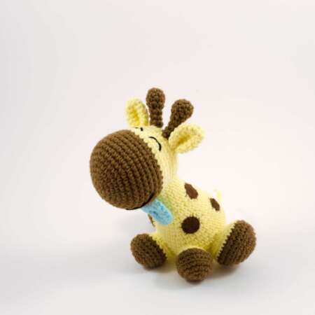 amigurumi happy the giraffe